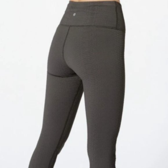 NWOT Vimmia X Revolve 7/8 Core Leggings - Picture 2 of 8